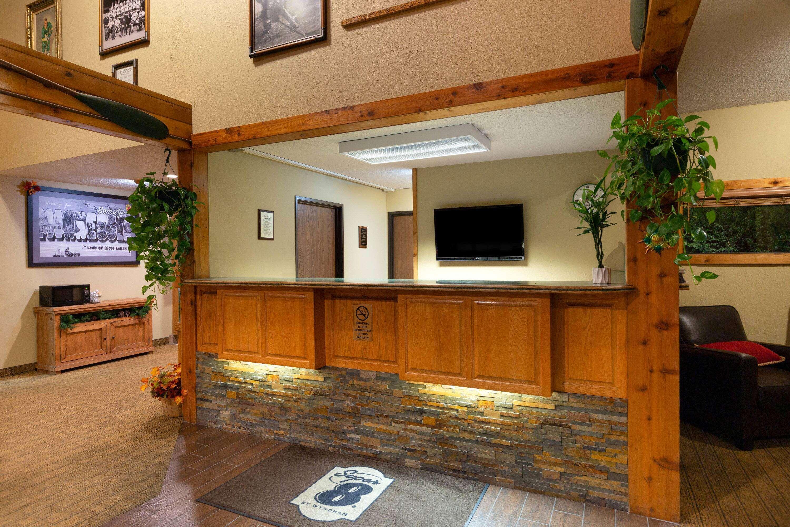 Super 8 By Wyndham Bemidji Mn Hotel Exterior photo